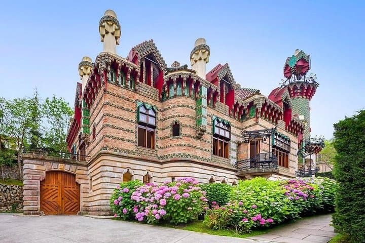 Guided Tour of El Capricho de Gaudí with ticket