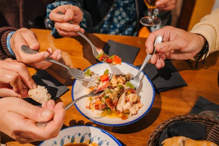 Malaga Food & Wine Tour: Tapas, Drinks and Delights with a Local