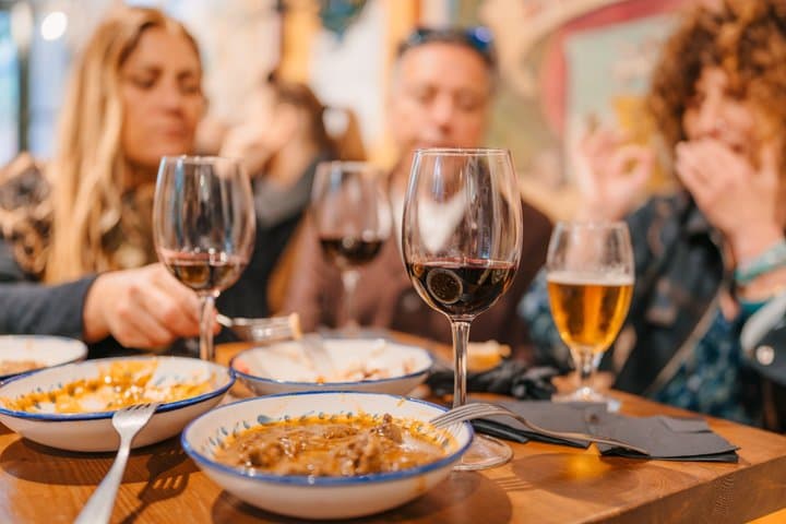 Malaga Food & Wine Tour: Tapas, Drinks and Delights with a Local