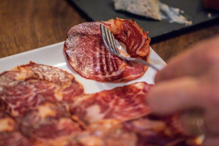 Tapas and Wine Experience in Gràcia