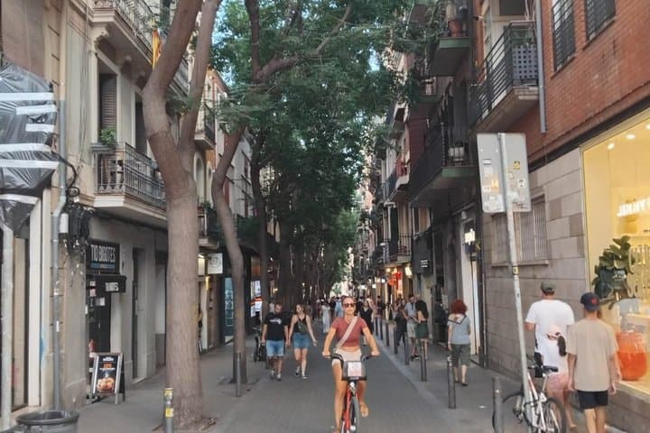 Hidden Gracia with Tapas & Wine - A Local Barcelona Experience