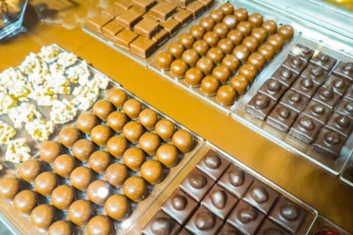Visit 2 Chocolate factories and village of colorines, Villajoyosa
