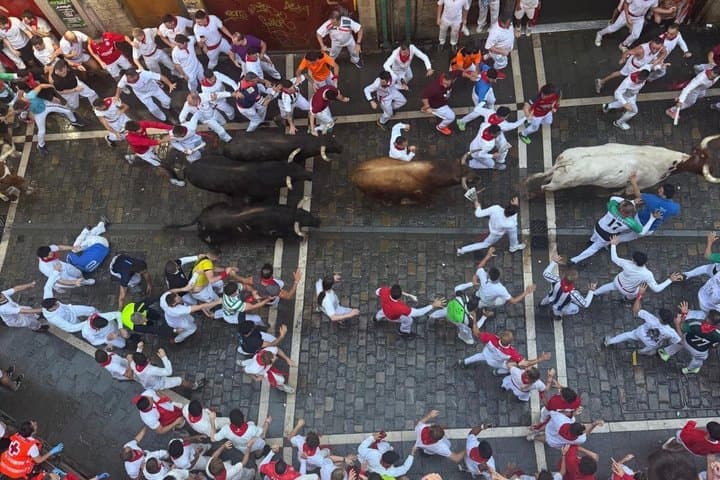 VIP San Fermin : Balcony in Estafeta, Churros y Gigantes