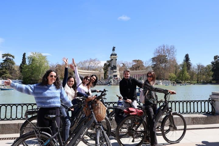 Madrid: Prado Museum Guided Tour with Optional Tapas or E-Bike