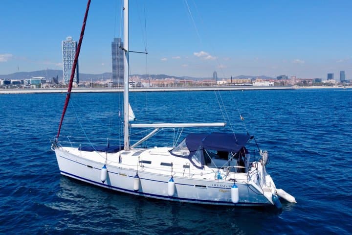 Private 2-Hour Sailing Tour in Barcelona