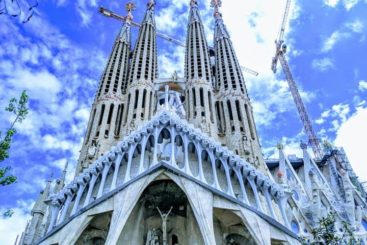 Sagrada Familia Skip-the-Line Small-Group Guided Tour