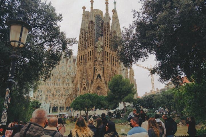 Sagrada Familia Skip-the-Line Small-Group Guided Tour