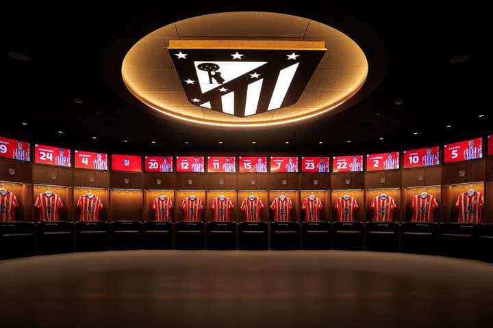 Atletico de Madrid: Premium Tour with Breakfast in Palco de Simeone