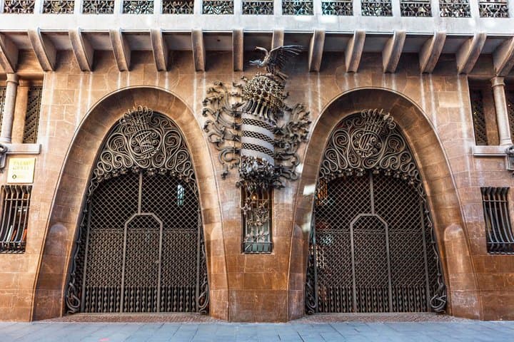 Barcelona Gaudí Masterpieces Walking Tour with Audio Guide