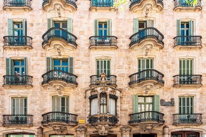 Barcelona Gaudí Masterpieces Walking Tour with Audio Guide