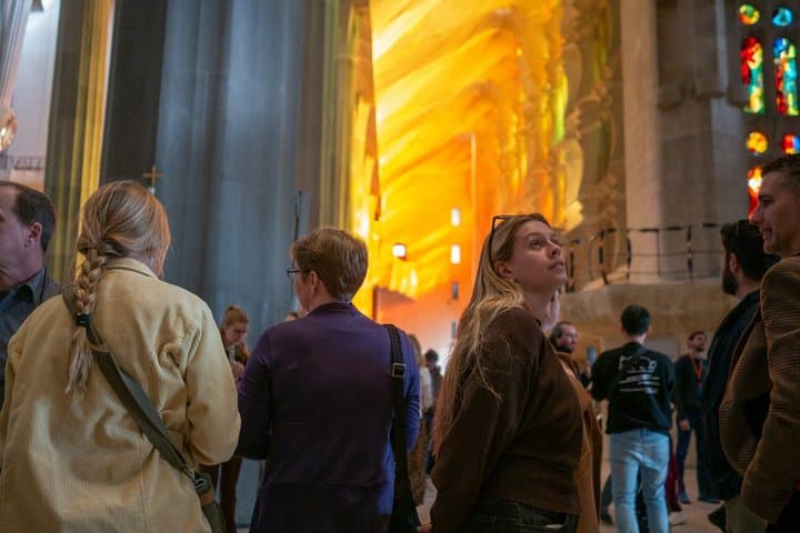 Sagrada Familia Golden Hour & La Pedrera Small Group Tour & Cava