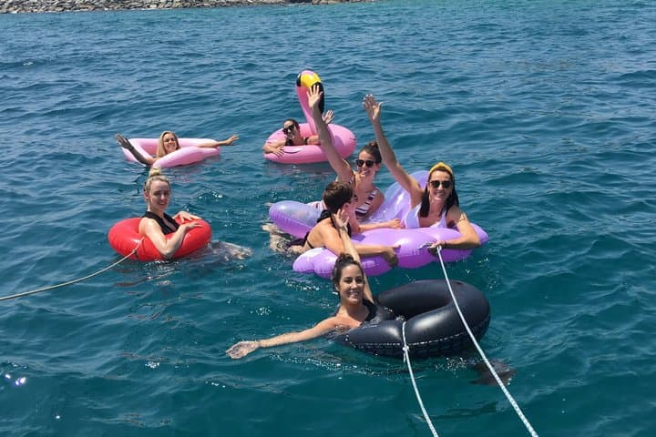 Sailing Boat Trip in Barcelona with Snacks and Drinks