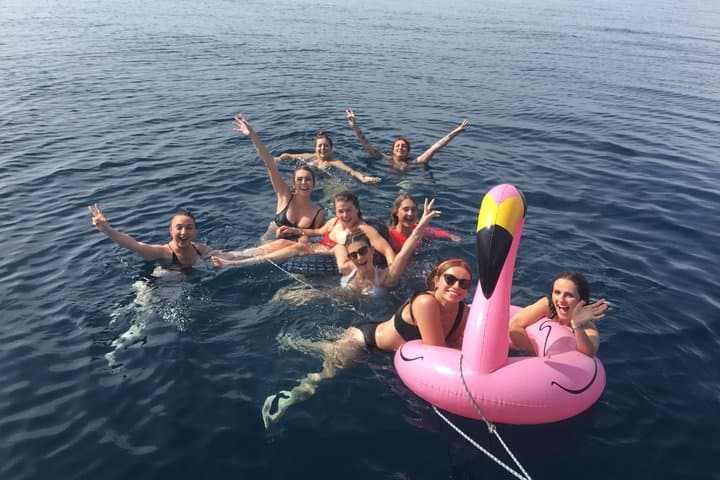Sailing Boat Trip in Barcelona with Snacks and Drinks