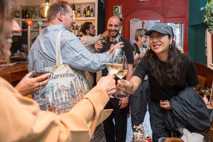 Barcelona: Guided Food Walking Tour with Tapas and Wine