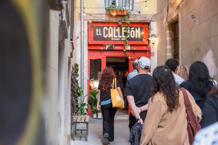 Barcelona: Guided Food Walking Tour with Tapas and Wine