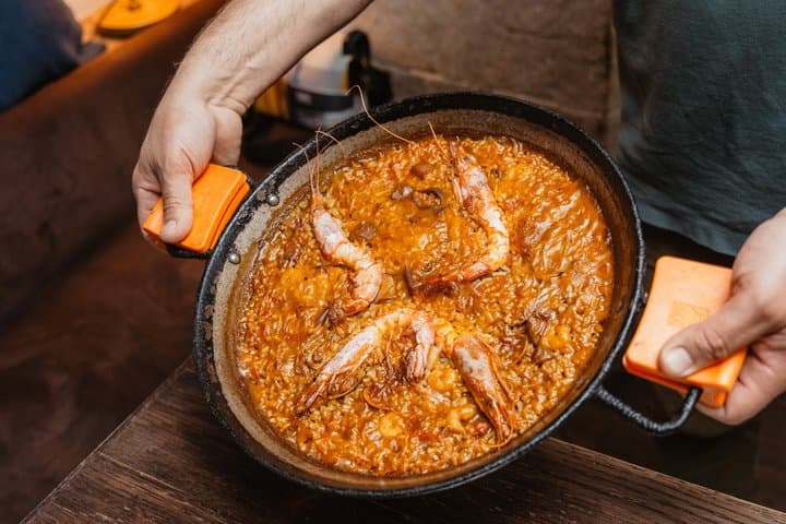 Barcelona: Guided Food Walking Tour with Tapas and Wine