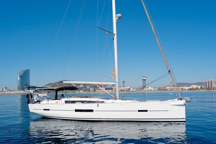 Private Sailing Barcelona with Cava and Mediterranean Aperitifs