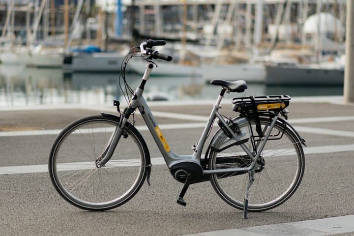 Barcelona Premium Dutch E-Bike Rental 1h-3 Days | Free GPS Routes