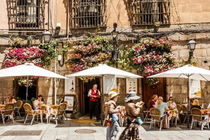 Malasaña: Private Custom Tour with a Local– Street Art & Culture