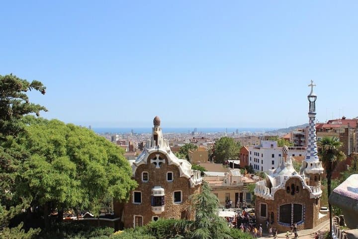Barcelona Aquarium Ticket and Digital City Tour