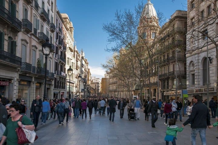 Barcelona Aquarium Ticket and Digital City Tour