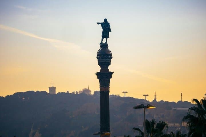 Barcelona Aquarium Ticket and Digital City Tour