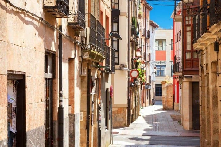 Hello Logroño: Private 2-Hour Intro City Walk with Local Guide