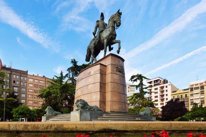 Hello Logroño: Private 2-Hour Intro City Walk with Local Guide