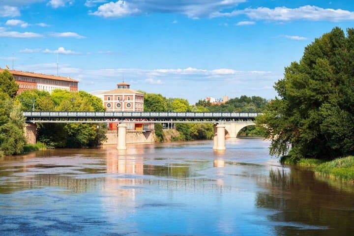 Hello Logroño: Private 2-Hour Intro City Walk with Local Guide