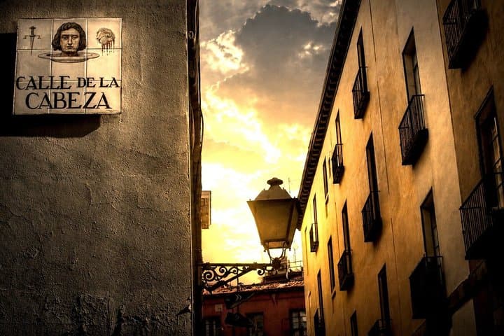 Exclusive Small Group Tour : History, Mystery and Appetizer