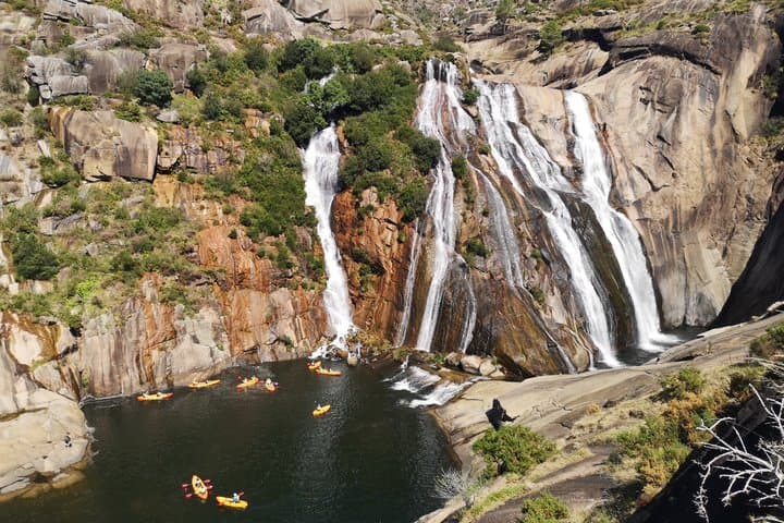 Kayaking to Ézaro Waterfall: Guided Kayak Tour