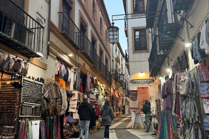 Granada Self Guided Walking Tour Landmarks with Audio and Quiz