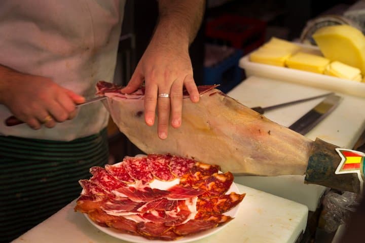 Madrid Local Tapas & History Tour with Dinner