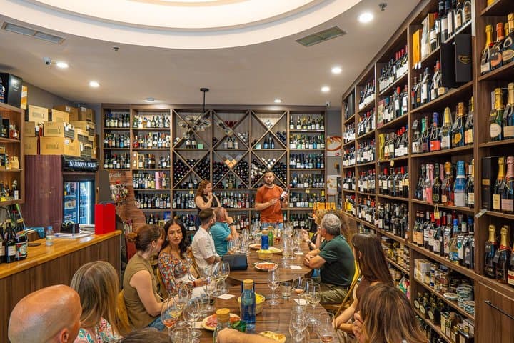 Málaga Spanish Wine Tasting with 5 Wines and Gourmet Tapas