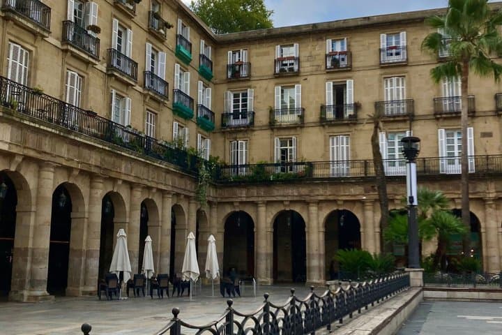 Bilbao Scavenger Hunt & Highlights Self-Guided Walking Tour
