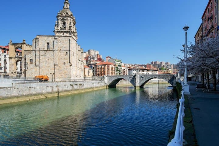 Bilbao Scavenger Hunt & Highlights Self-Guided Walking Tour