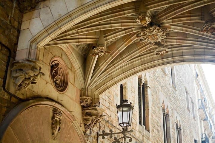 Barcelona Gothic Quarter Self Guided Walking Tour with Mobile App