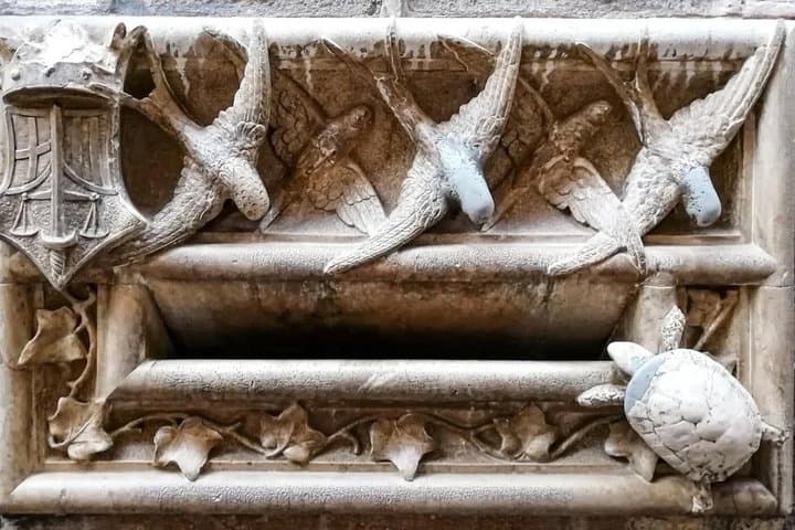 Barcelona Gothic Quarter Self Guided Walking Tour with Mobile App