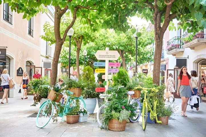La Roca Village Outlet Shopping Express Round Trip Shuttle
