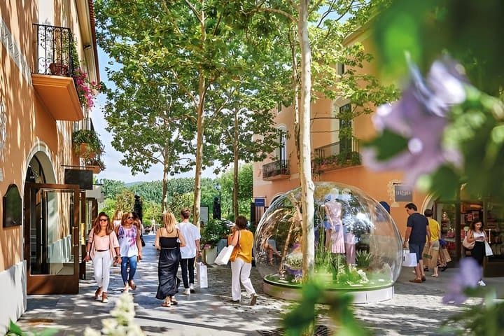 La Roca Village Outlet Shopping Express Round Trip Shuttle