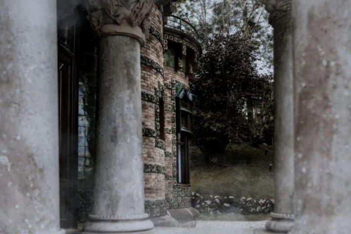Guided Tour of El Capricho de Gaudí with ticket