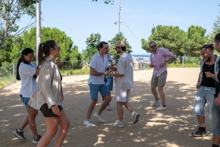 Come, dance Salsa for beginners in Montjuic Park
