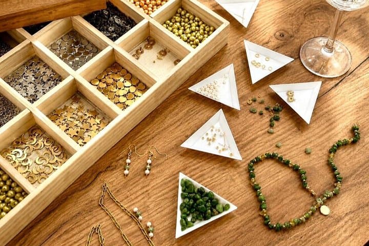 Jewelry workshop with unlimited wine Alicante