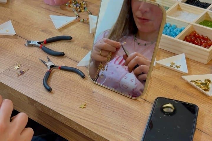 Jewelry workshop with unlimited wine Alicante