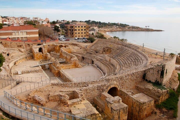 Tarragona Scavenger Hunt & Highlights Self-Guided Walking Tour
